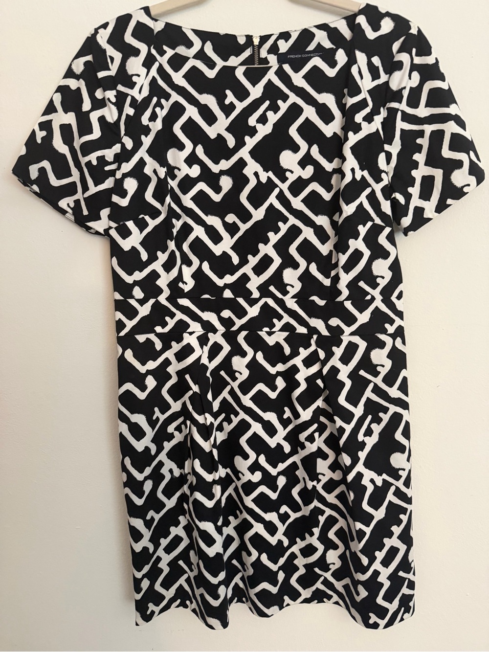 French Connection Black and White Geometric Short Sleeve Dress